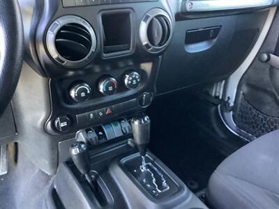 2014 Jeep Wrangler Unlimited Sport - Photo 21 - Crest Hill, IL 60403