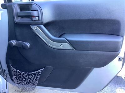 2014 Jeep Wrangler Unlimited Sport - Photo 29 - Crest Hill, IL 60403