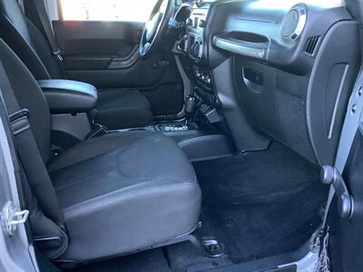 2014 Jeep Wrangler Unlimited Sport - Photo 31 - Crest Hill, IL 60403