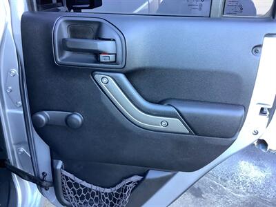 2014 Jeep Wrangler Unlimited Sport - Photo 27 - Crest Hill, IL 60403