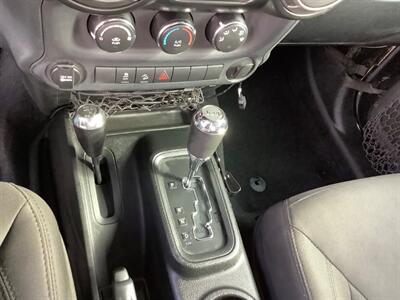 2017 Jeep Wrangler Sport   - Photo 17 - Crest Hill, IL 60403