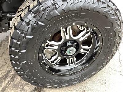 2017 Jeep Wrangler Sport   - Photo 33 - Crest Hill, IL 60403