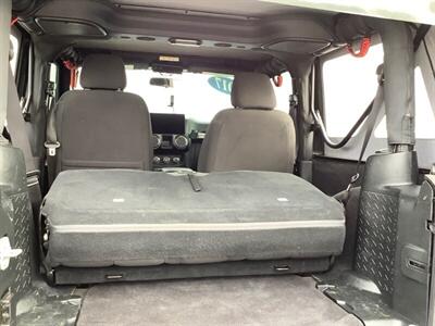 2017 Jeep Wrangler Sport   - Photo 28 - Crest Hill, IL 60403