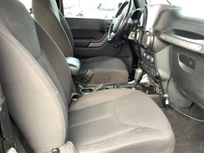 2017 Jeep Wrangler Sport   - Photo 23 - Crest Hill, IL 60403