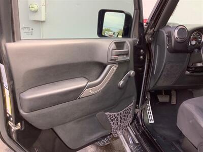 2017 Jeep Wrangler Sport   - Photo 12 - Crest Hill, IL 60403