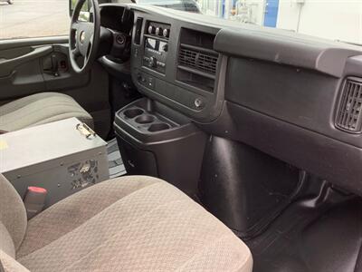 2011 Chevrolet Express 2500   - Photo 21 - Crest Hill, IL 60403