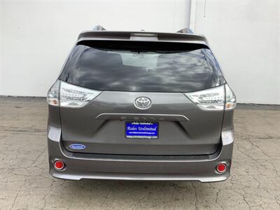 2016 Toyota Sienna SE 8-Passenger   - Photo 6 - Crest Hill, IL 60403