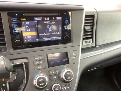 2016 Toyota Sienna SE 8-Passenger   - Photo 19 - Crest Hill, IL 60403