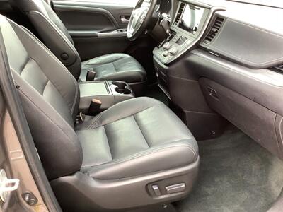 2016 Toyota Sienna SE 8-Passenger   - Photo 31 - Crest Hill, IL 60403