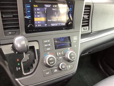 2016 Toyota Sienna SE 8-Passenger   - Photo 20 - Crest Hill, IL 60403
