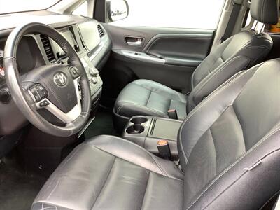 2016 Toyota Sienna SE 8-Passenger   - Photo 18 - Crest Hill, IL 60403