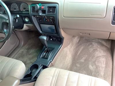 2001 Toyota 4Runner SR5 - Photo 13 - Crest Hill, IL 60403