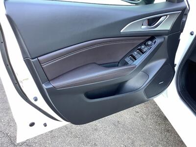 2018 Mazda Mazda3 Touring - Photo 14 - Crest Hill, IL 60403