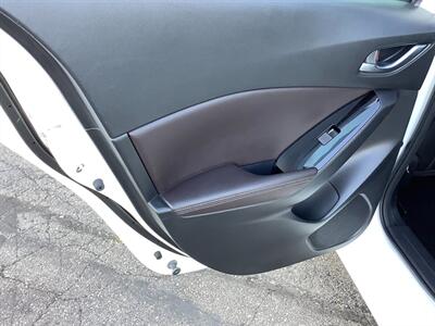 2018 Mazda Mazda3 Touring - Photo 27 - Crest Hill, IL 60403