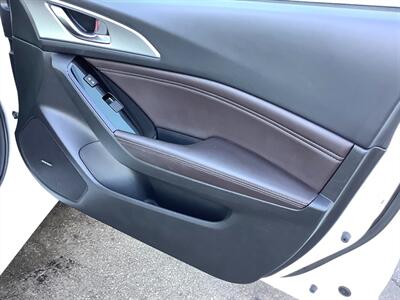 2018 Mazda Mazda3 Touring - Photo 31 - Crest Hill, IL 60403