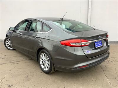 2017 Ford Fusion SE   - Photo 2 - Crest Hill, IL 60403