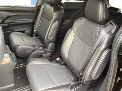 2025 Toyota Sienna Platinum   - Photo 37 - Crest Hill, IL 60403