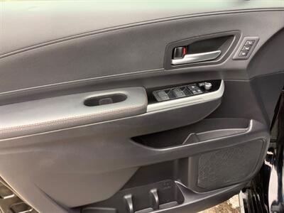 2025 Toyota Sienna Platinum   - Photo 16 - Crest Hill, IL 60403