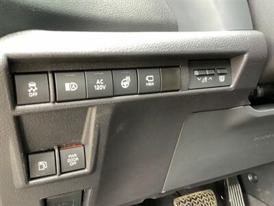 2025 Toyota Sienna Platinum   - Photo 35 - Crest Hill, IL 60403