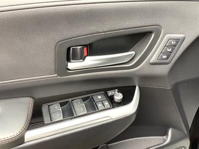 2025 Toyota Sienna Platinum   - Photo 17 - Crest Hill, IL 60403