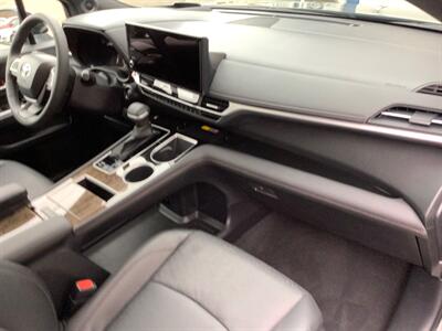 2025 Toyota Sienna Platinum   - Photo 54 - Crest Hill, IL 60403