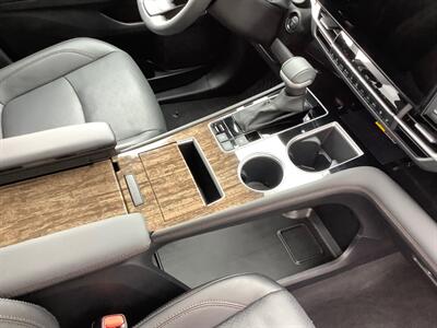 2025 Toyota Sienna Platinum   - Photo 56 - Crest Hill, IL 60403