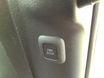 2025 Toyota Sienna Platinum   - Photo 49 - Crest Hill, IL 60403