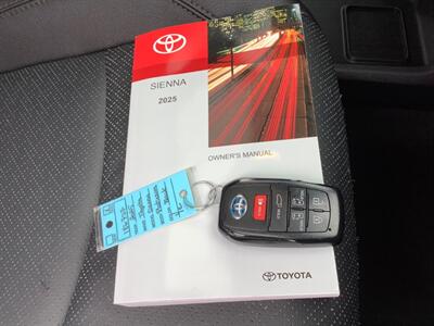2025 Toyota Sienna Platinum   - Photo 55 - Crest Hill, IL 60403