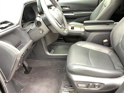 2025 Toyota Sienna Platinum   - Photo 19 - Crest Hill, IL 60403