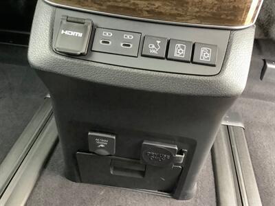 2025 Toyota Sienna Platinum   - Photo 62 - Crest Hill, IL 60403