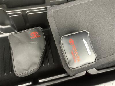 2025 Toyota Sienna Platinum   - Photo 74 - Crest Hill, IL 60403