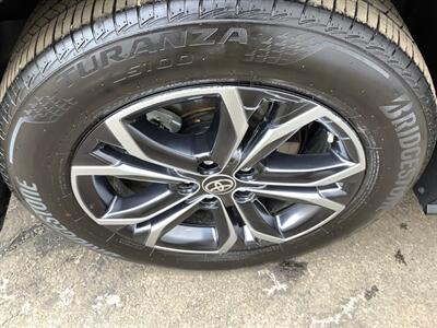 2025 Toyota Sienna Platinum   - Photo 77 - Crest Hill, IL 60403