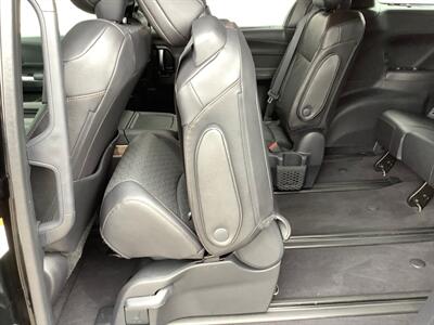 2025 Toyota Sienna Platinum   - Photo 38 - Crest Hill, IL 60403