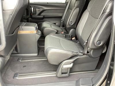 2025 Toyota Sienna Platinum   - Photo 36 - Crest Hill, IL 60403