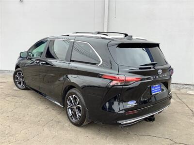 2025 Toyota Sienna Platinum   - Photo 4 - Crest Hill, IL 60403
