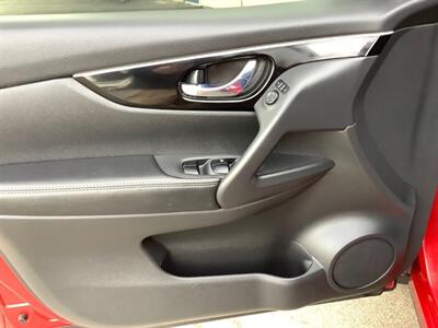 2017 Nissan Rogue Sport SL - Photo 11 - Crest Hill, IL 60403