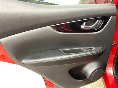 2017 Nissan Rogue Sport SL - Photo 29 - Crest Hill, IL 60403