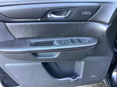 2016 Chevrolet Traverse LTZ - Photo 11 - Crest Hill, IL 60403