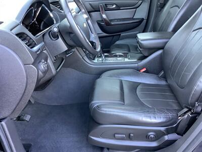2016 Chevrolet Traverse LTZ - Photo 13 - Crest Hill, IL 60403