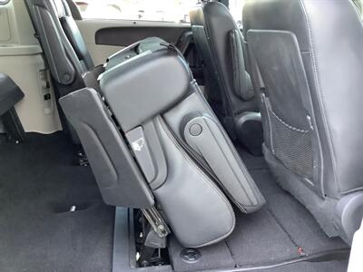 2012 Chrysler Town & Country Touring-L   - Photo 34 - Crest Hill, IL 60403