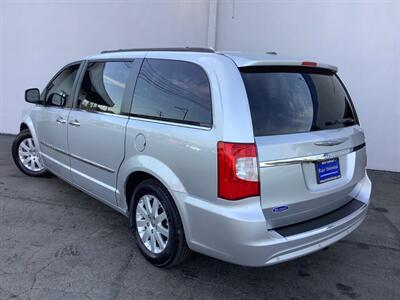 2012 Chrysler Town & Country Touring-L   - Photo 4 - Crest Hill, IL 60403