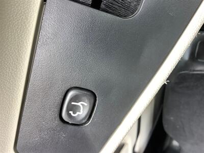 2012 Chrysler Town & Country Touring-L   - Photo 46 - Crest Hill, IL 60403