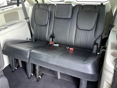 2012 Chrysler Town & Country Touring-L - Photo 26 - Crest Hill, IL 60403