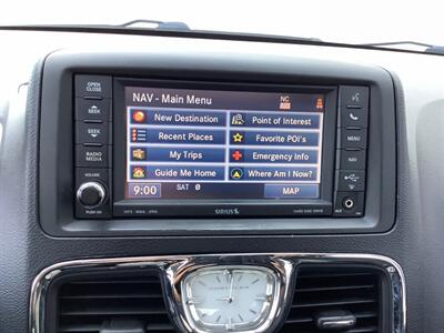 2012 Chrysler Town & Country Touring-L   - Photo 19 - Crest Hill, IL 60403