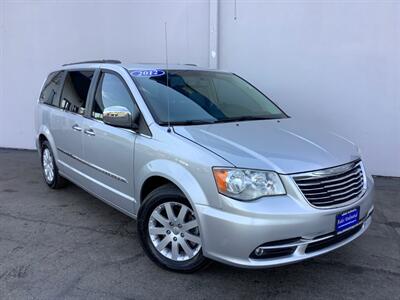 2012 Chrysler Town & Country Touring-L   - Photo 8 - Crest Hill, IL 60403