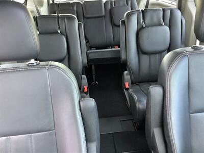 2012 Chrysler Town & Country Touring-L - Photo 39 - Crest Hill, IL 60403