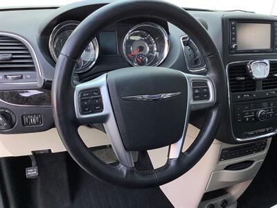 2012 Chrysler Town & Country Touring-L   - Photo 16 - Crest Hill, IL 60403