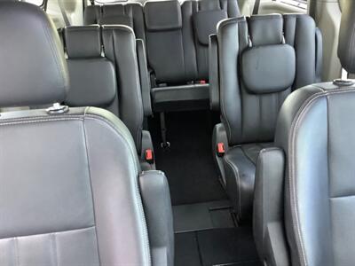 2012 Chrysler Town & Country Touring-L   - Photo 39 - Crest Hill, IL 60403