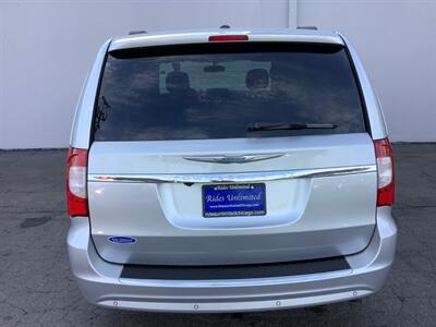 2012 Chrysler Town & Country Touring-L   - Photo 5 - Crest Hill, IL 60403