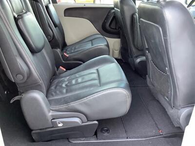 2012 Chrysler Town & Country Touring-L - Photo 27 - Crest Hill, IL 60403